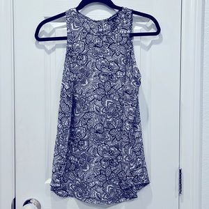 Whowhatwear sleevless top black and white floral print